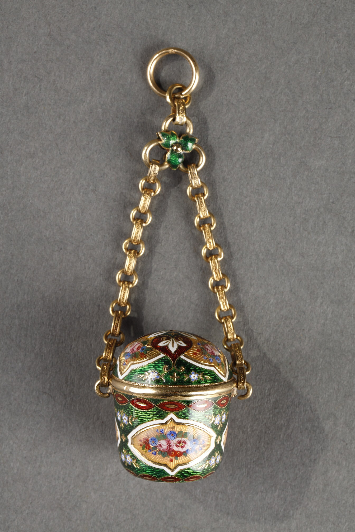 Nineteen century vinaigrette in gold and enamel